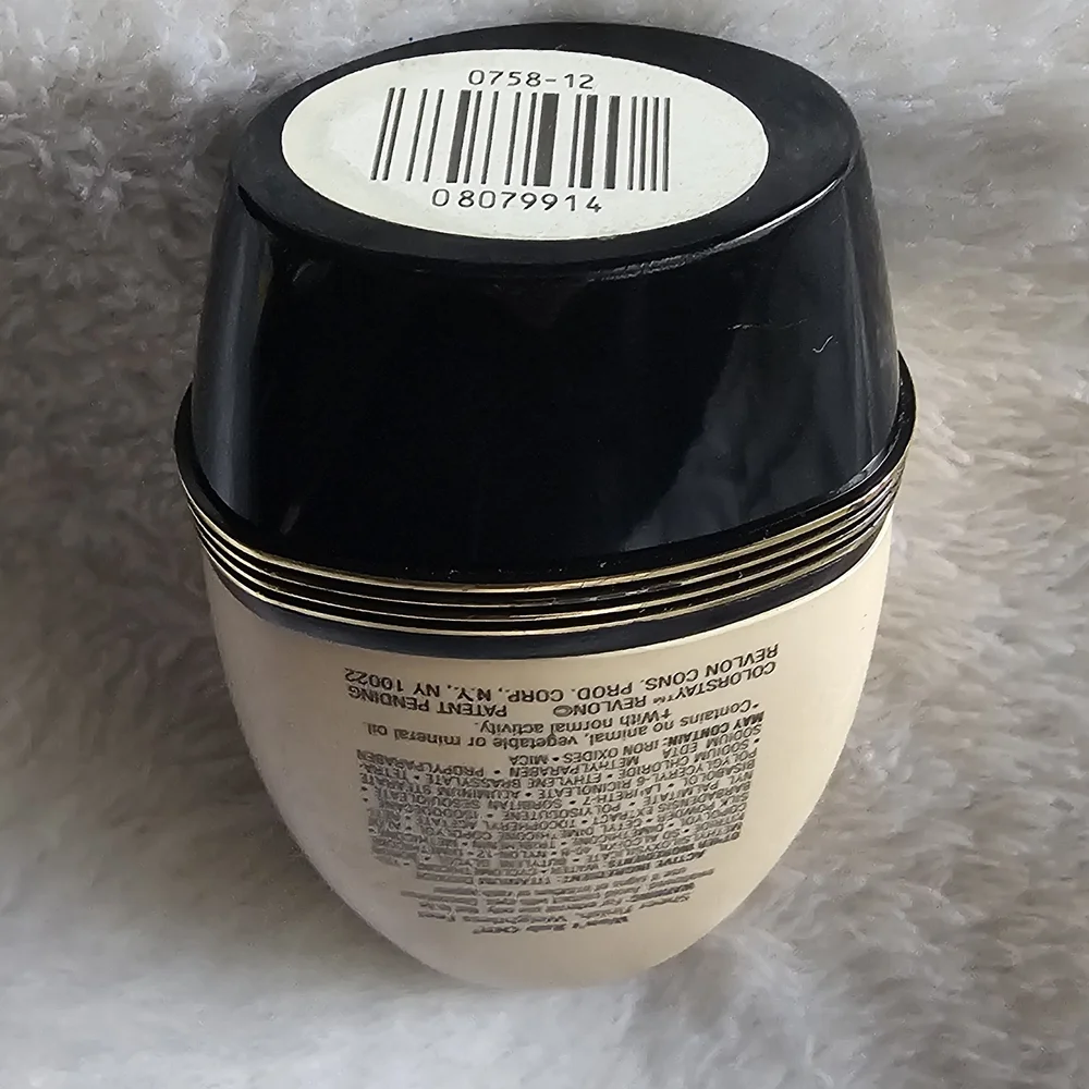 Revlon ColorStay Lite Makeup oil-free foundation in the shade Rich Tan